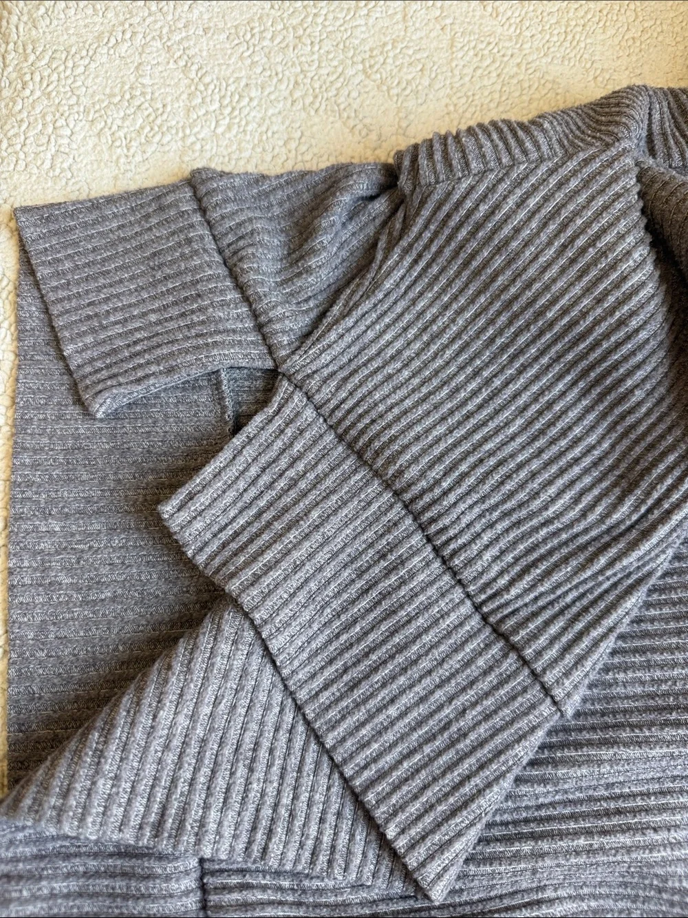 ALO YOGA Muse Hoodie Size M  Purple